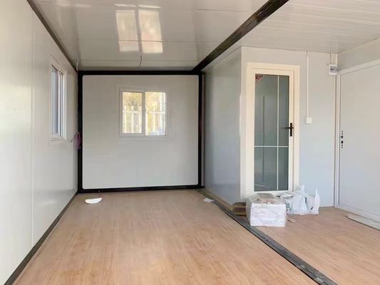 Casa de contêineres expansível de painel de sanduíche de aço para viver em branco/cinzento/preto