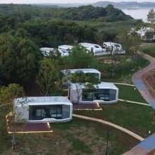 Estilo de design tropical Luxo Espaço de glamping móvel portátil moderno ao ar livre
