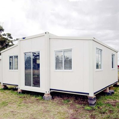 Casa de contêineres pré-fabricada portátil com painel de sanduíche de instalação rápida 20/40FT para habitação de luxo