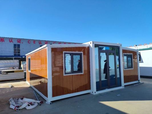 Casa de contêineres pré-fabricada portátil com painel de sanduíche de instalação rápida 20/40FT para habitação de luxo