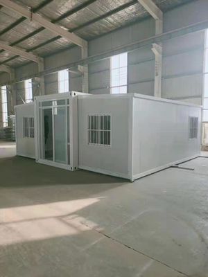 Casa de contêineres pré-fabricada portátil com painel de sanduíche de instalação rápida 20/40FT para habitação de luxo